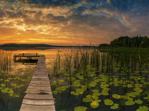 4-zu-3_1000-x-750mm_AS_Panorama-of-beautiful-sunrise-over-lake_311795892